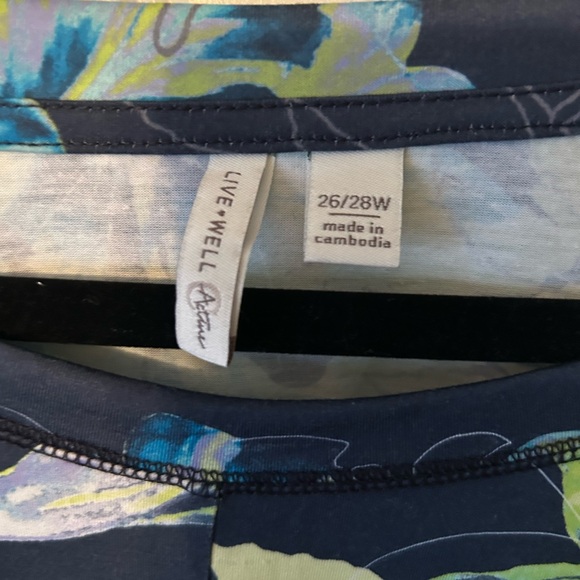 Floral Print Cato live well active wear 26w 28w (4x) short sleeve workout shirt - Picture 2 of 2